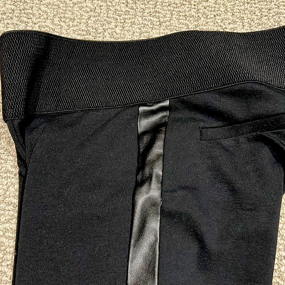 BLACK STRETCH LEGGINGS w/ VEGAN LEATHER 1” SIDE INSERT - Picture 5 of 5